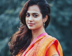 ramya-pandian Actress